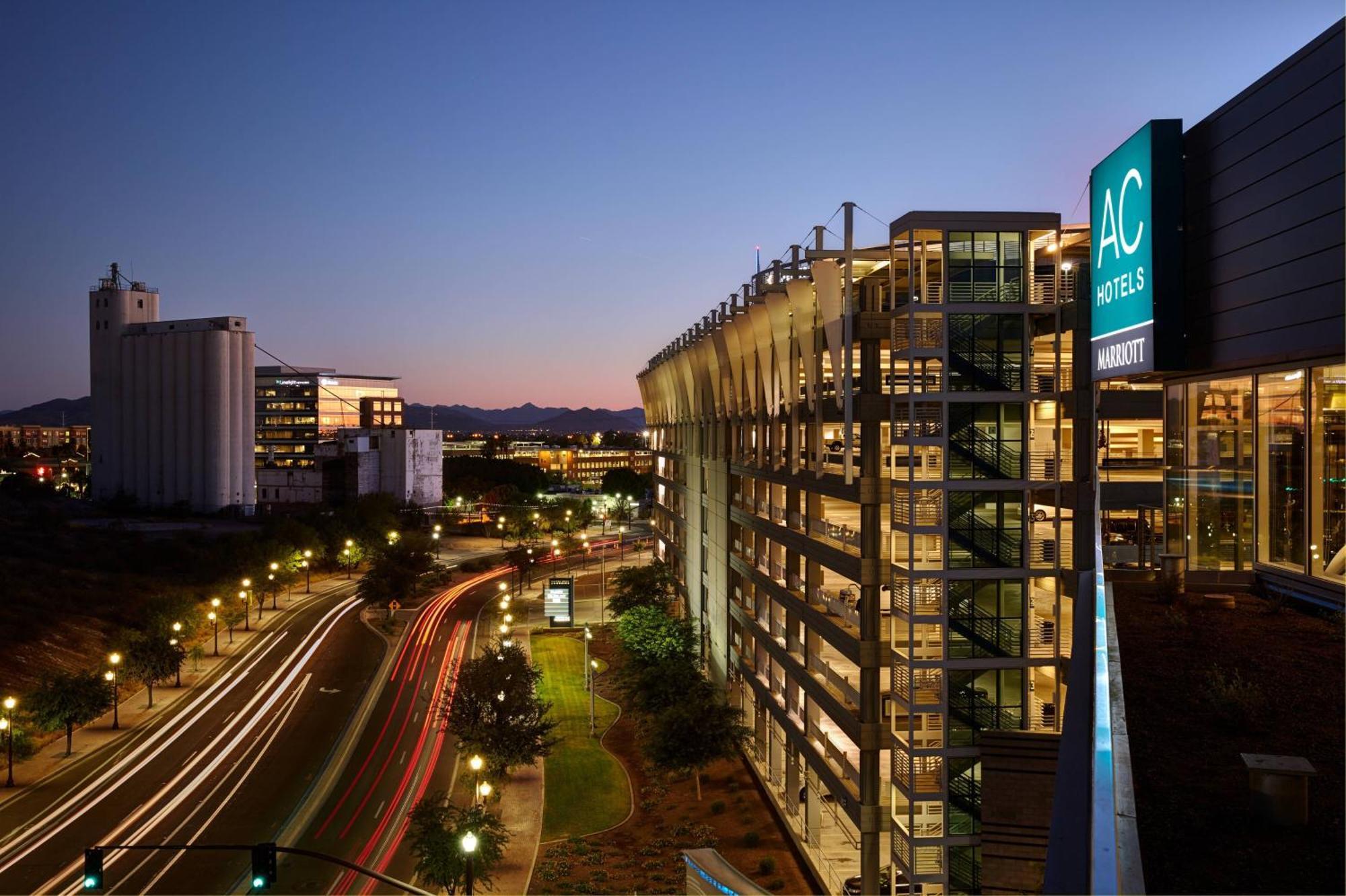 Ac Hotel By Marriott Phoenix Tempe/Downtown Екстериор снимка