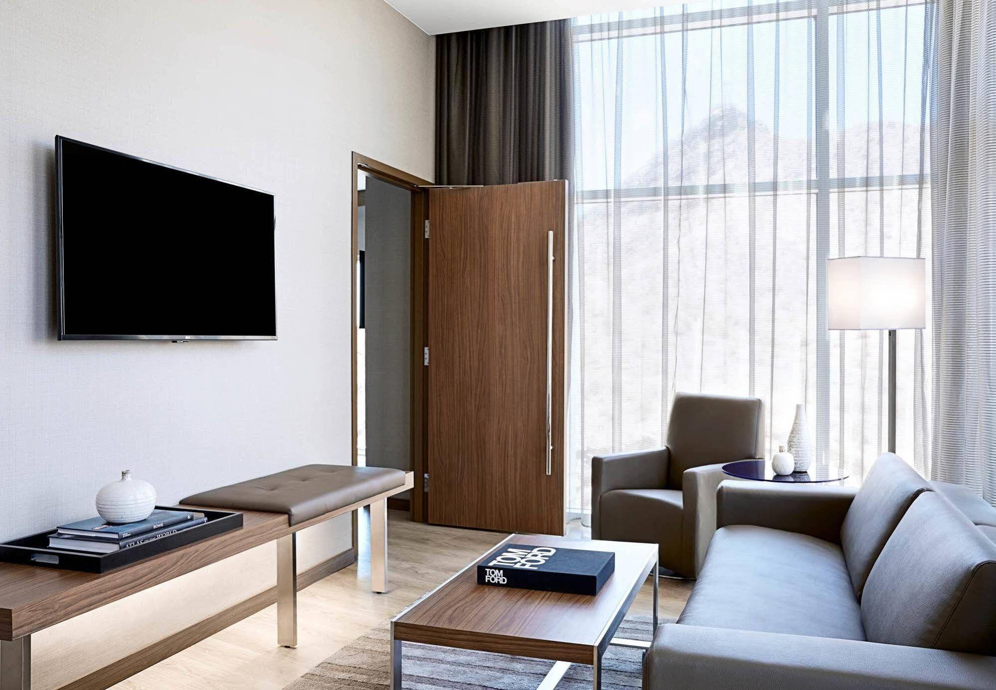 Ac Hotel By Marriott Phoenix Tempe/Downtown Екстериор снимка