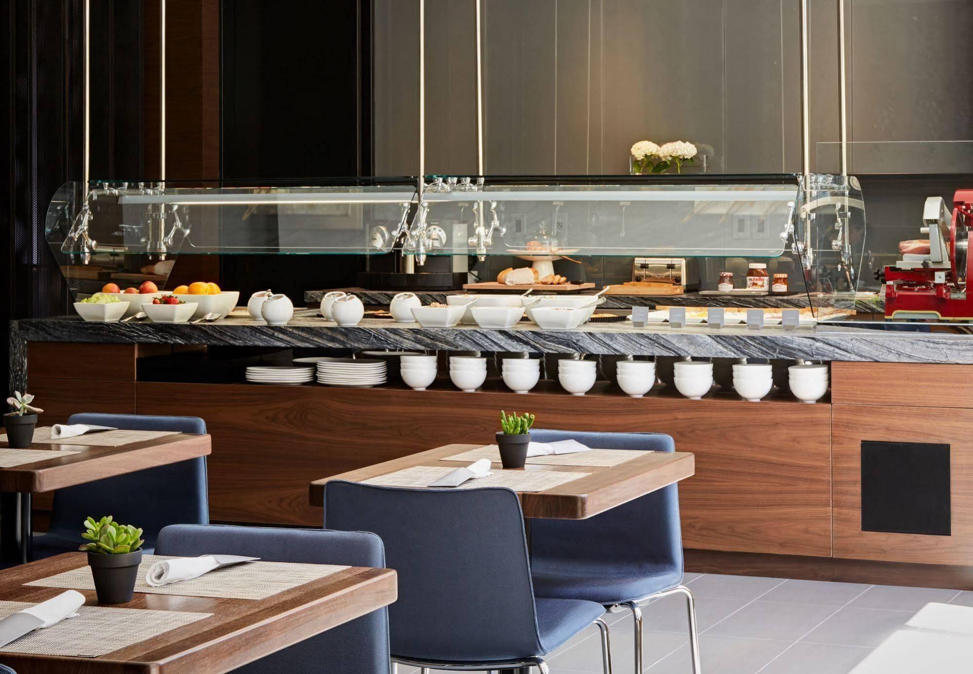Ac Hotel By Marriott Phoenix Tempe/Downtown Екстериор снимка